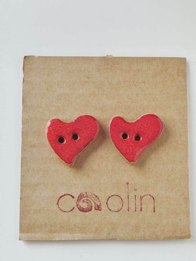 Pequeños botones de cerámica esmaltada