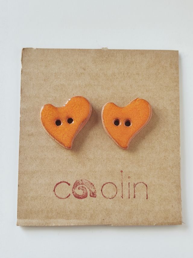 Pequeños botones de cerámica esmaltada