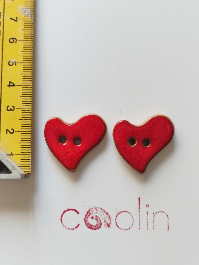 Pequeños botones de cerámica esmaltada