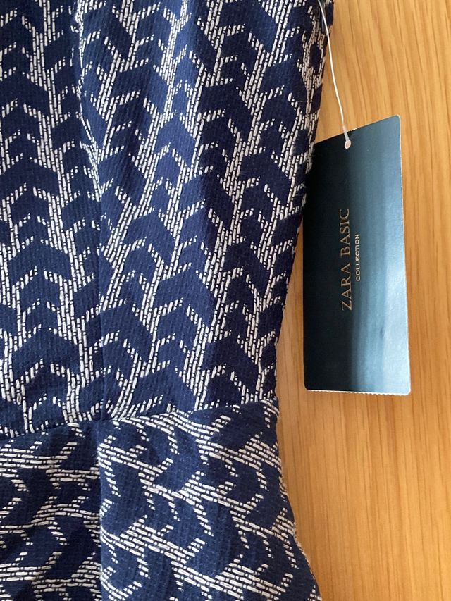 NUEVO con etiquetas! Vestido con espalda escotada