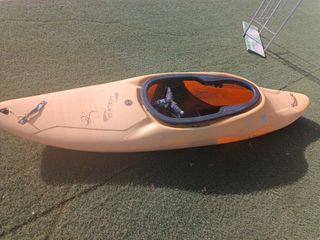 Kayak surf y aguas bravas