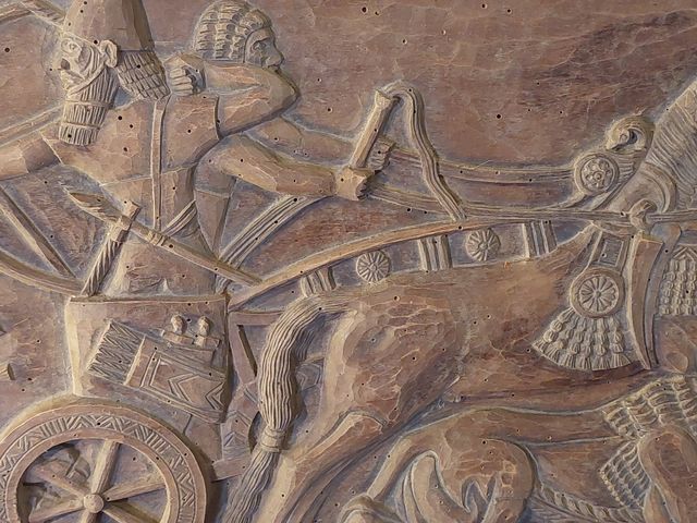 Relieve asirio en madera .