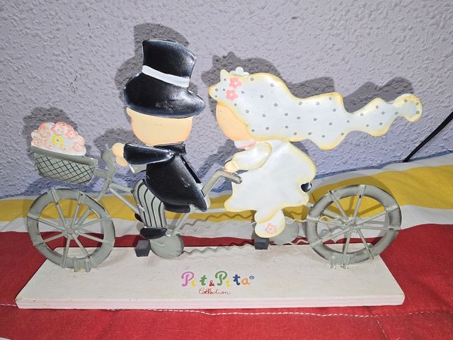 Parejita de recién casados de hojalata