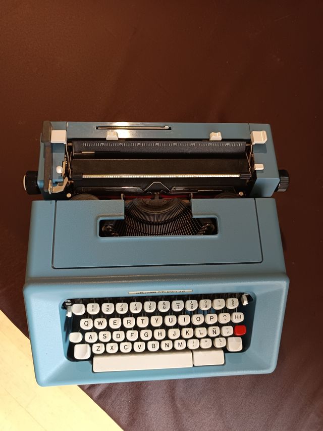 Maquina de escribir olivetti Studio 46