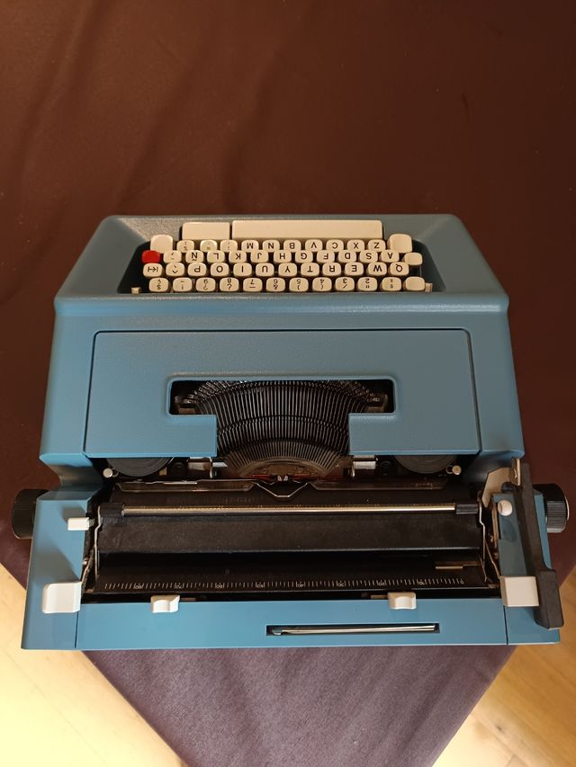 Maquina de escribir olivetti Studio 46