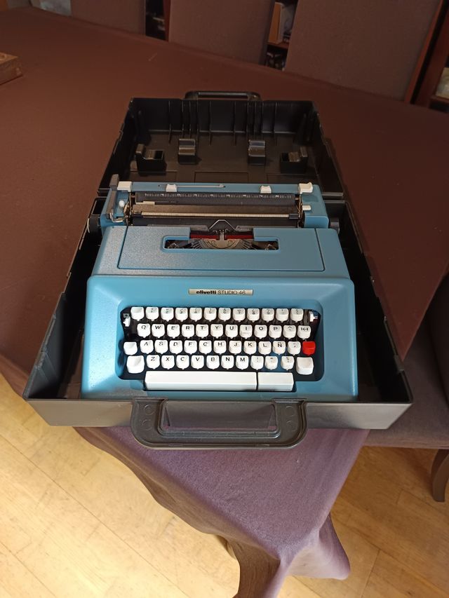 Maquina de escribir olivetti Studio 46