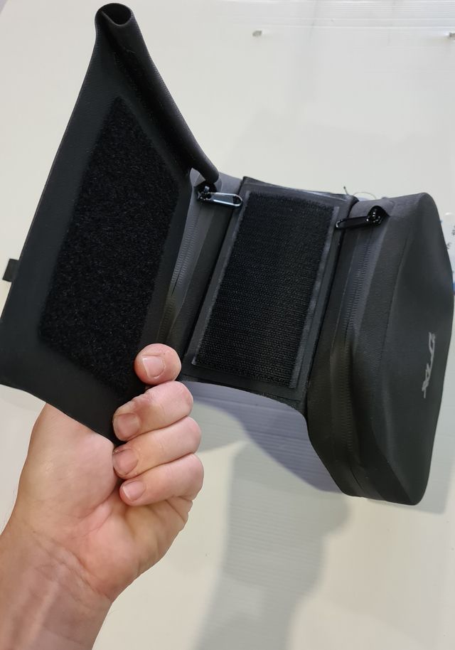 Borsa da bici XLC. borse laterali + supporto per cellulare