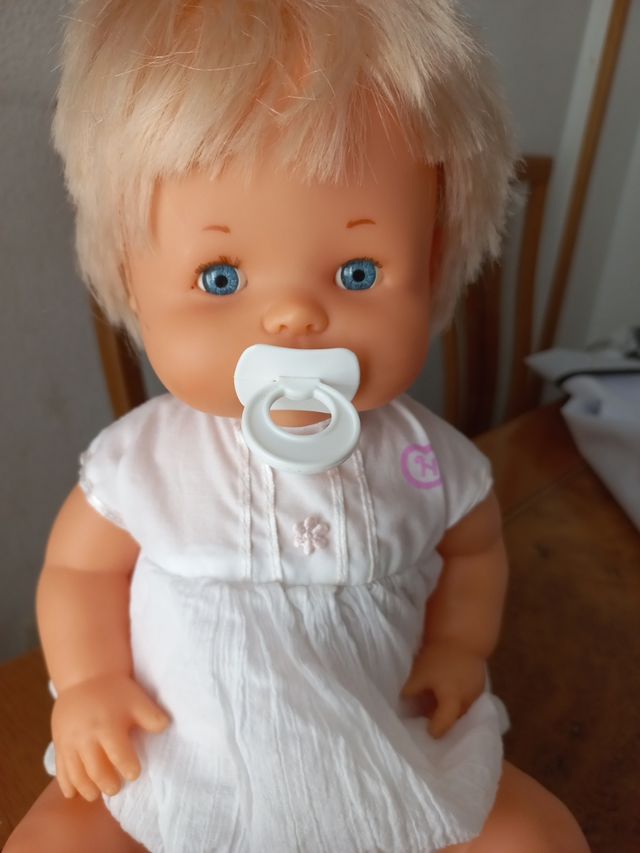 Nenuco original con chupete.