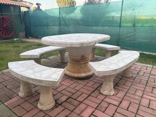 Mesa y Bancos de Piedra para Jardín