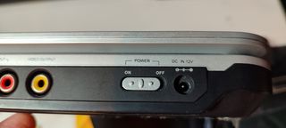 Lector portátil Dvd y CD AIRIS