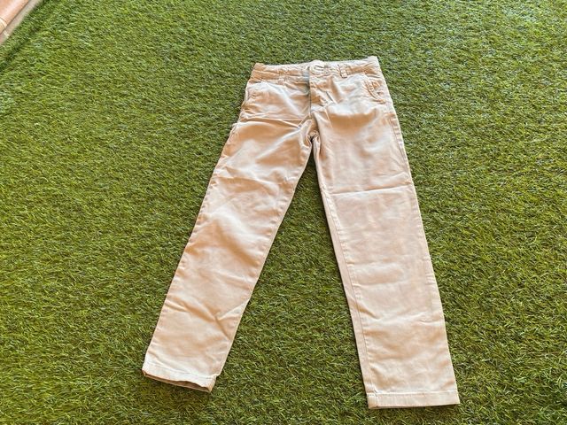 Pantalones chinos Zara beis. Talla 8 años