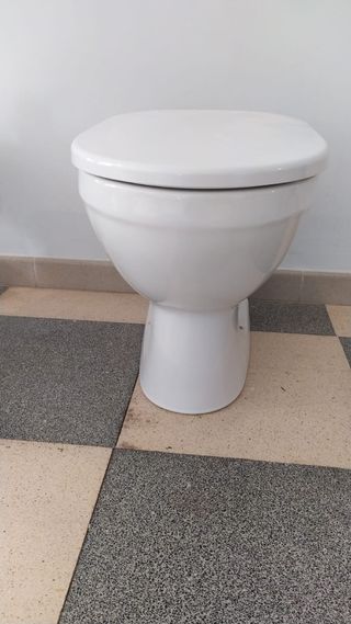 Accessori bagno + mobiletto + specchio