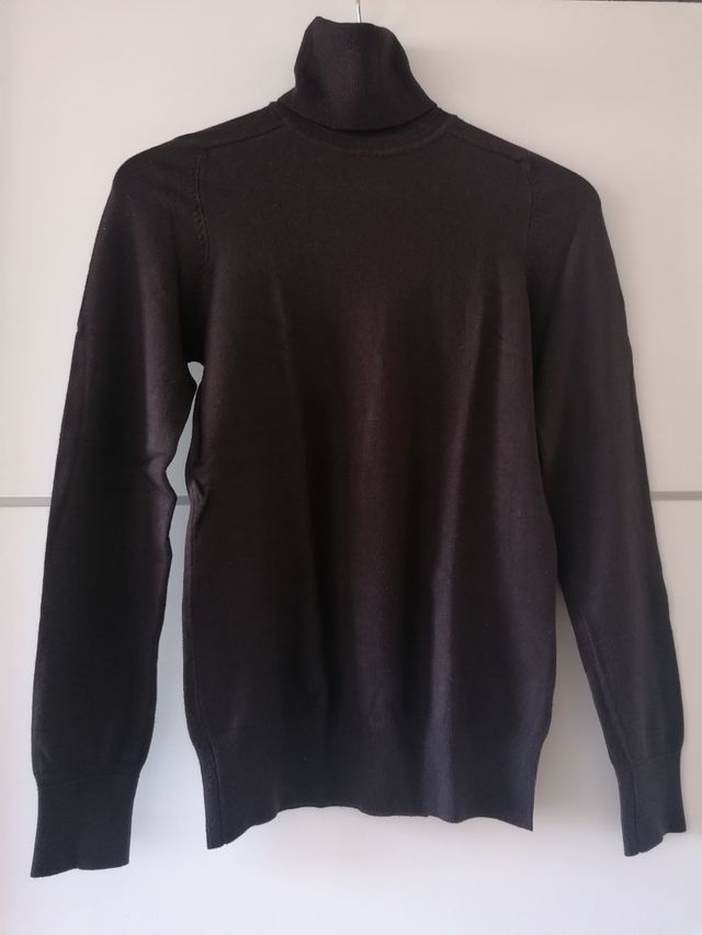 Jersey fino cuello alto marrón