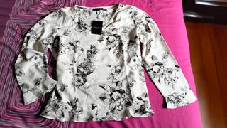 Lote XXL/44/16
Blusa blanca + Camiseta marinera