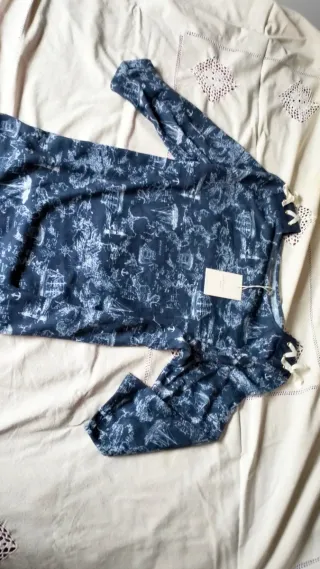 Lote XXL/44/16
Blusa blanca + Camiseta marinera