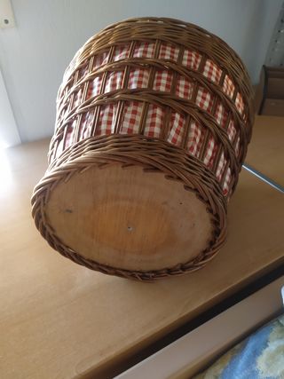 Cesta de mimbre alta
