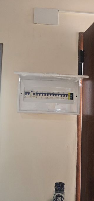 INSTALACIONES ELÉCTRICAS DE BAJA TENSIÓN