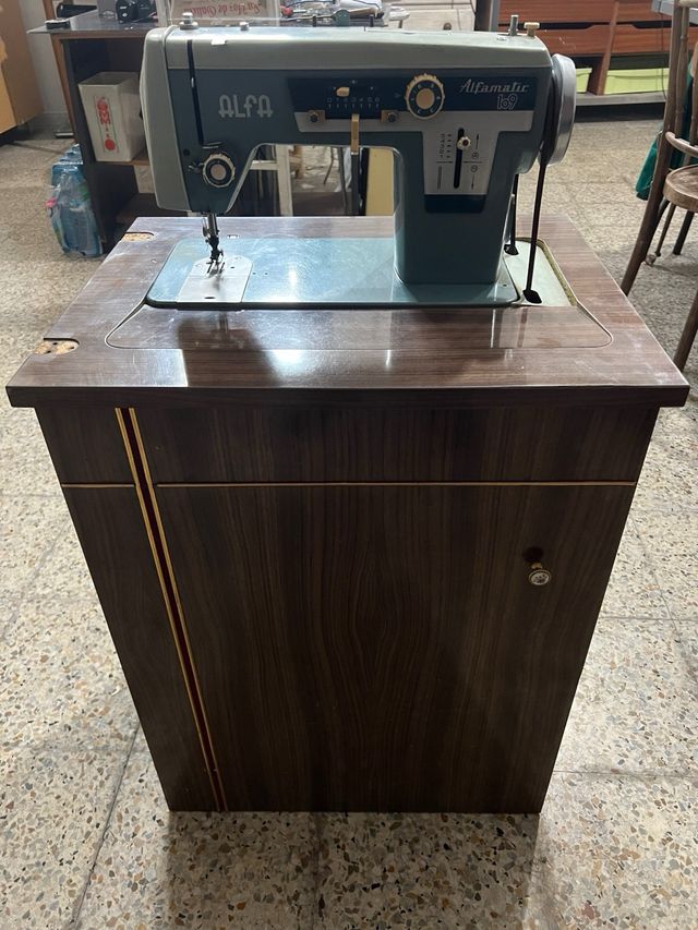 Maquina coser alfa 109. Alfamatic 109