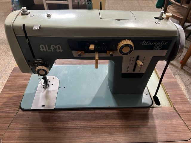 Maquina coser alfa 109. Alfamatic 109