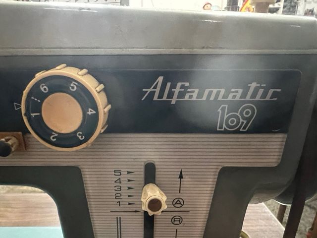 Maquina coser alfa 109. Alfamatic 109