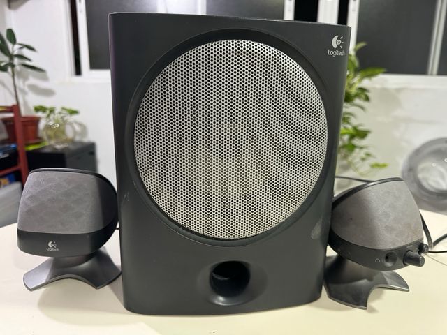 Altavoces Logitech 2,1 con Subwoofer
