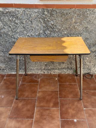 Tavolo antico in formica marrone