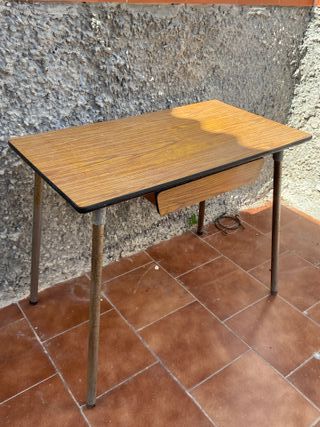 Tavolo antico in formica marrone