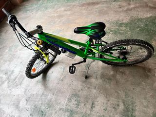 Bicicleta Adriatick 6-8 años con casco