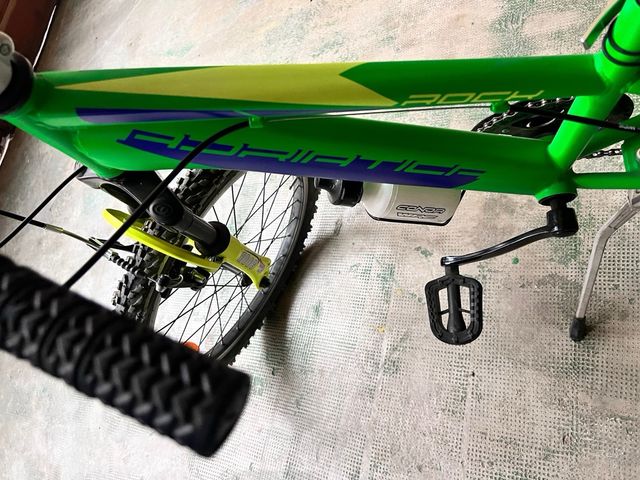 Bicicleta Adriatick 6-8 años con casco