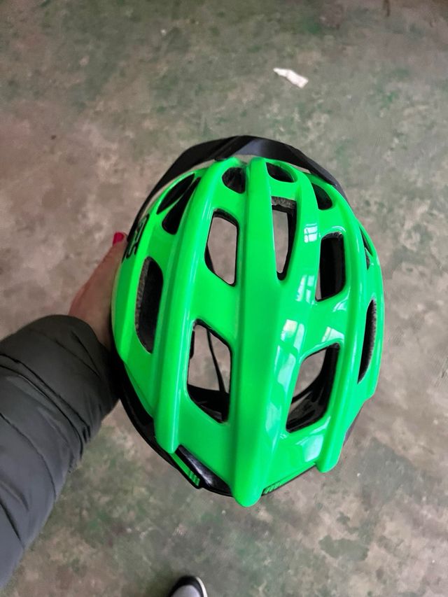 Bicicleta Adriatick 6-8 años con casco