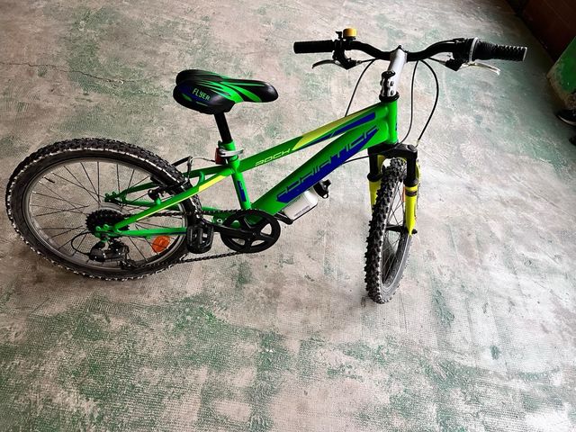 Bicicleta Adriatick 6-8 años con casco