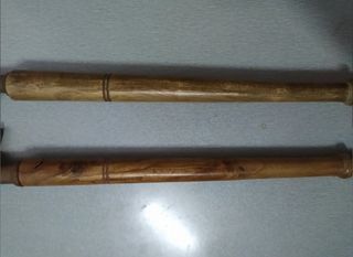 Antiguos calzadores de madera y metal
