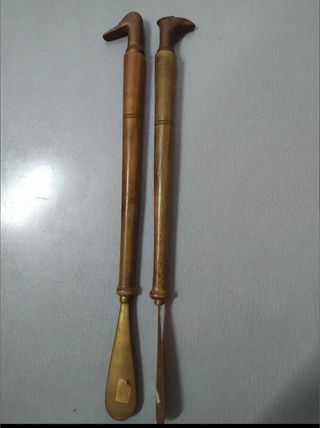 Antiguos calzadores de madera y metal