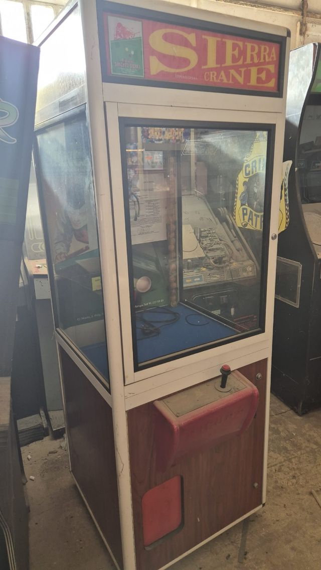 Máquina Grua hay 4 modelos y 32 unidades disponibl