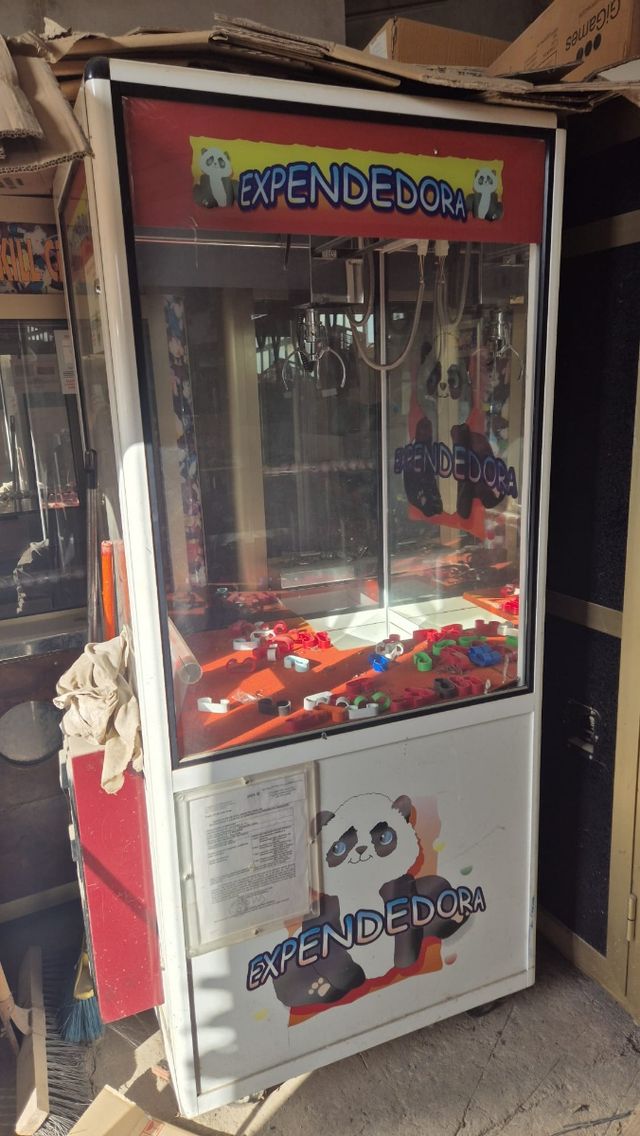 Máquina Grua hay 4 modelos y 32 unidades disponibl