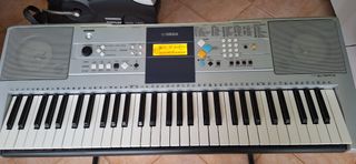 Tastiera Yamaha PSR-E323
