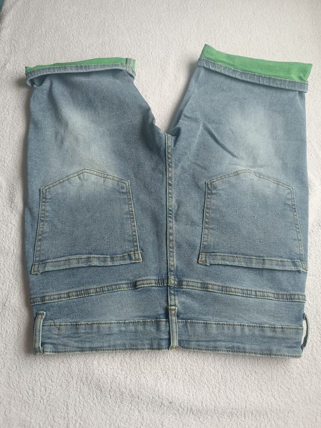 Shorts in denim strappati a blocchi Taglia 30