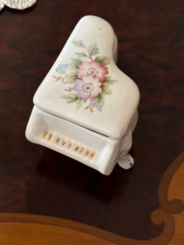 Portagioie pianoforte in ceramica