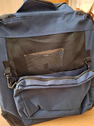 Transportin mascotas o casita para animales.