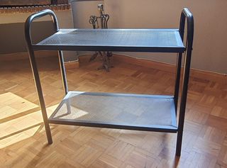 Estante negro metalico