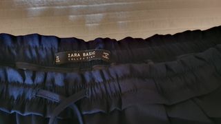Pantalón de Zara de vestir azul marino.