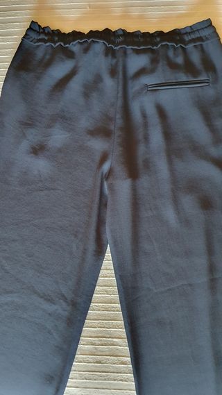 Pantalón de Zara de vestir azul marino.