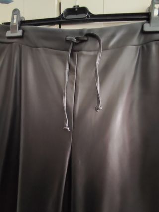 Pantalón polipiel negro High Spirtis