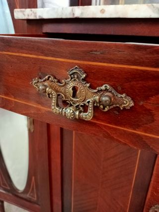 Mueble antiguo. Modernista