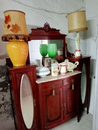 Mueble antiguo. Modernista