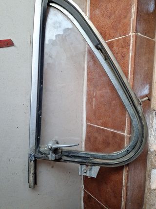 Ventanilla triangular seat 600