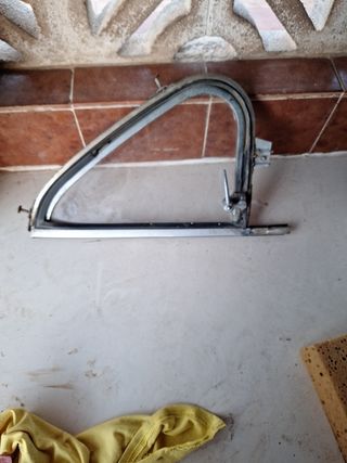 Ventanilla triangular seat 600