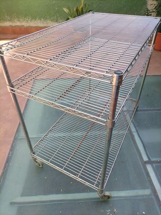 Mueble metálico voluminoso