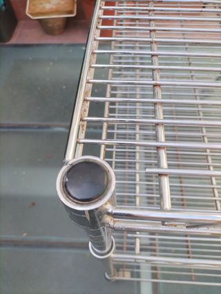 Mueble metálico voluminoso