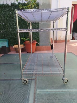 Mueble metálico voluminoso